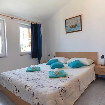 One-bedroom In Apartment *
